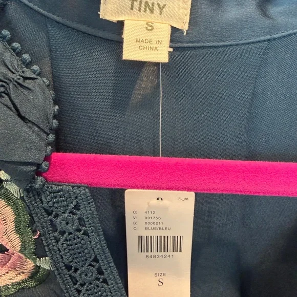 Anthropologie x Tiny Eliana Embroidered Navy Floral Split-Neck Women’s Top - Picture 3 of 8